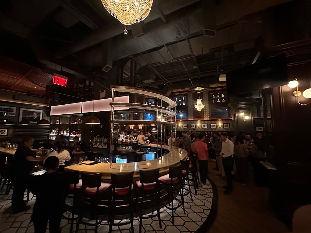 Langan's, Midtown bar