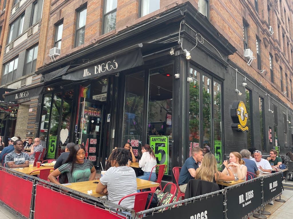 Mr Biggs, a bar & grill in Hell's Kitchen