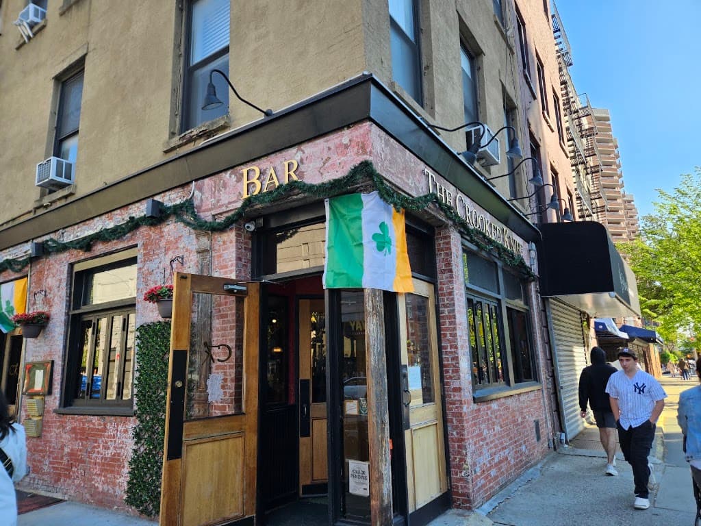 The Crooked Knife, Murray Hill