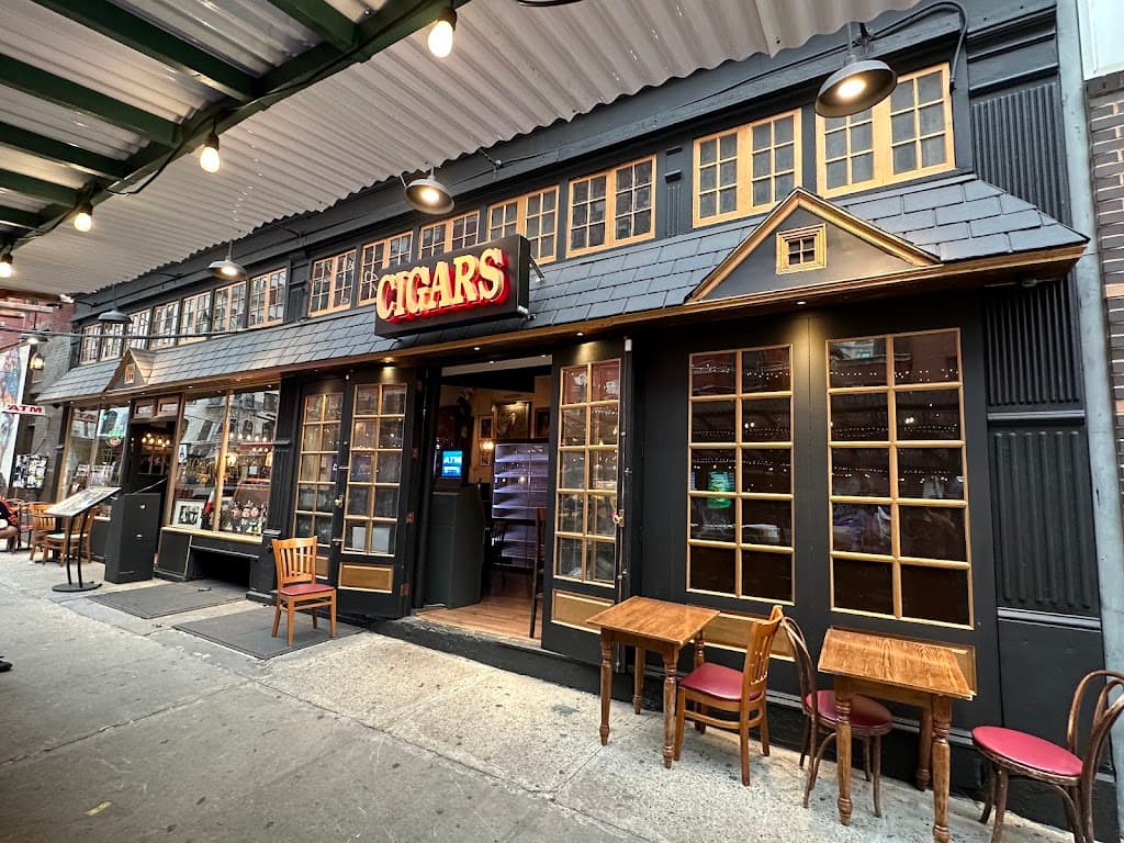 Mulberry Street Bar, a bar in Tribeca
