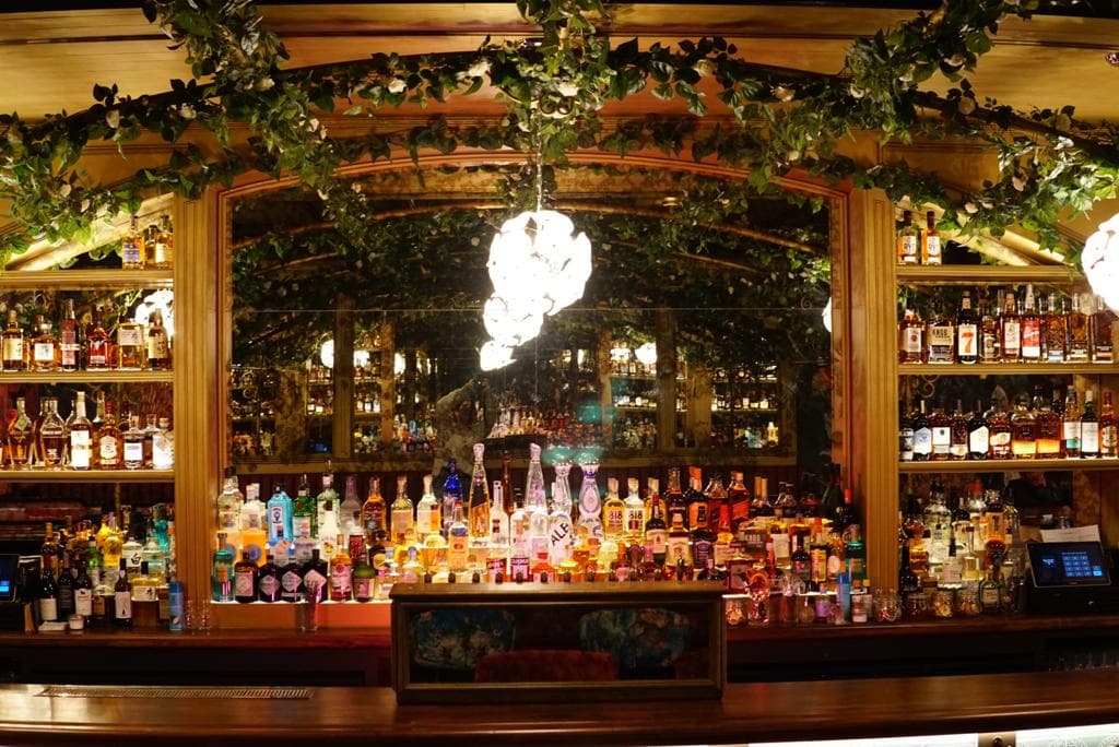 Boss Tweeds, Tribeca bar