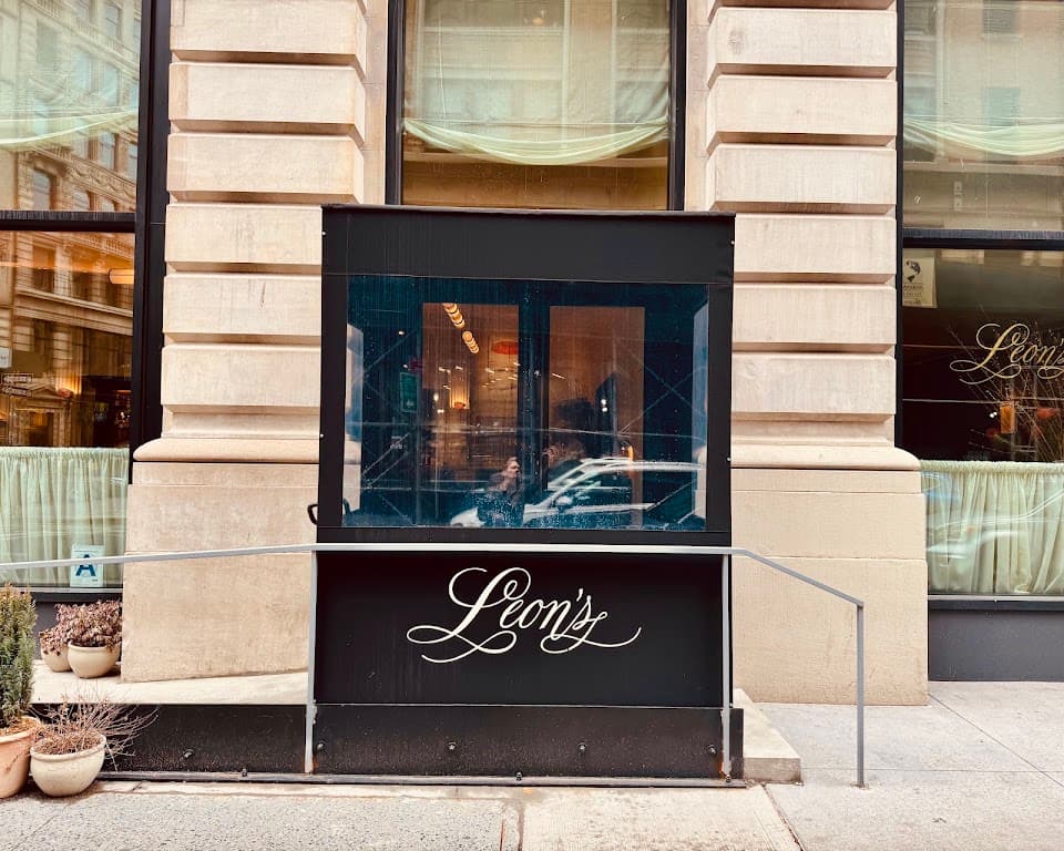 Leon's, West Village bar