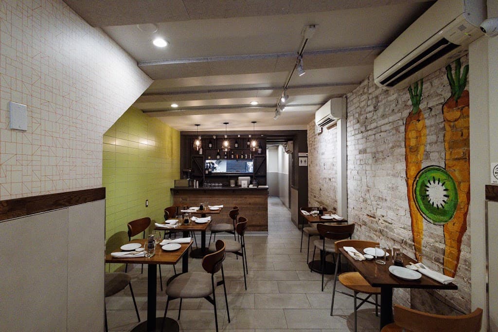 Beyond Sushi, Midtown bar