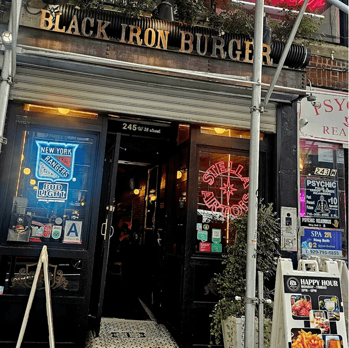 Black Iron Burger, Midtown bar