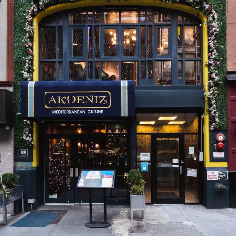 Akdeniz Mediterranean Cuisine, Midtown bar