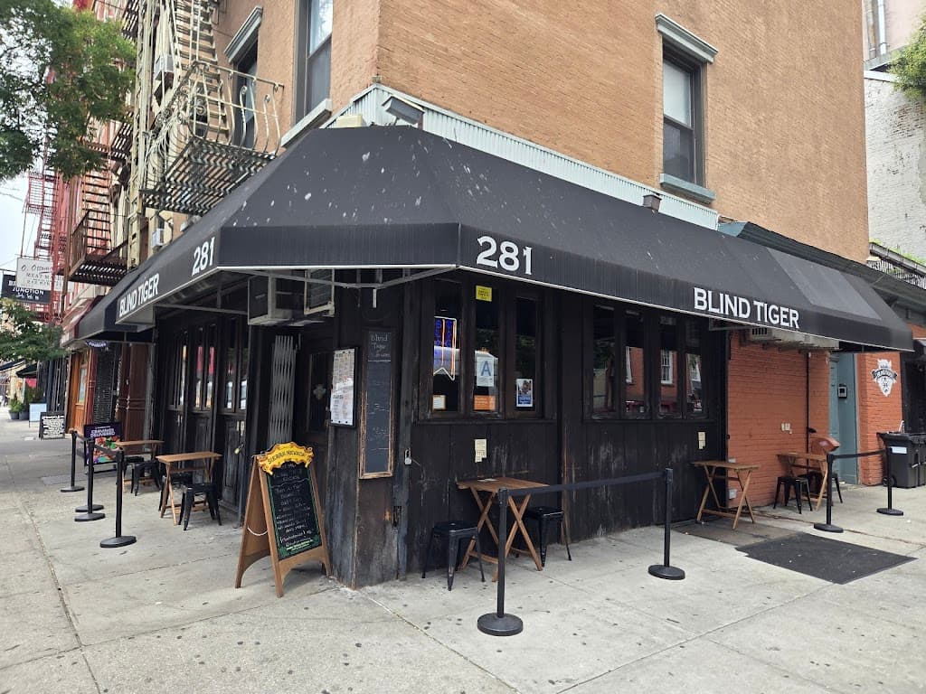 3 Sheets, a bar in West Village