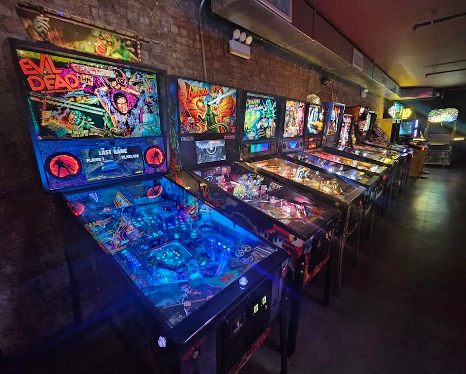 Round1 Bowling & Arcade - Hicksville, a bar in Tribeca