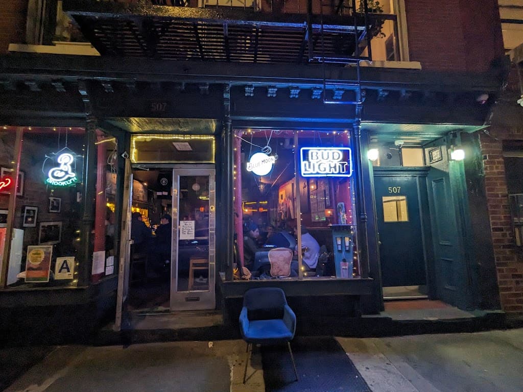 Sophie's, East Village bar