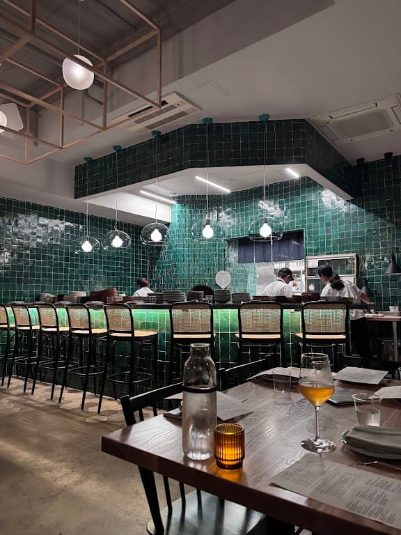 Lola's, Gramercy bar