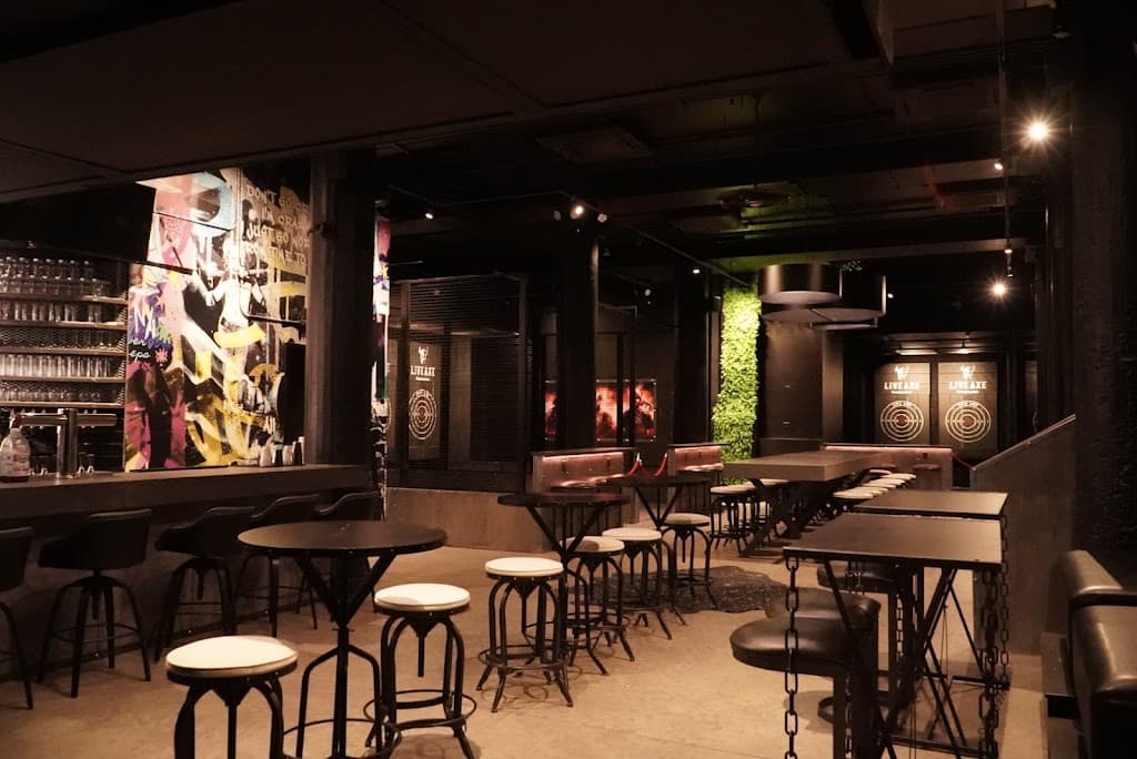 Live Axe, Tribeca bar