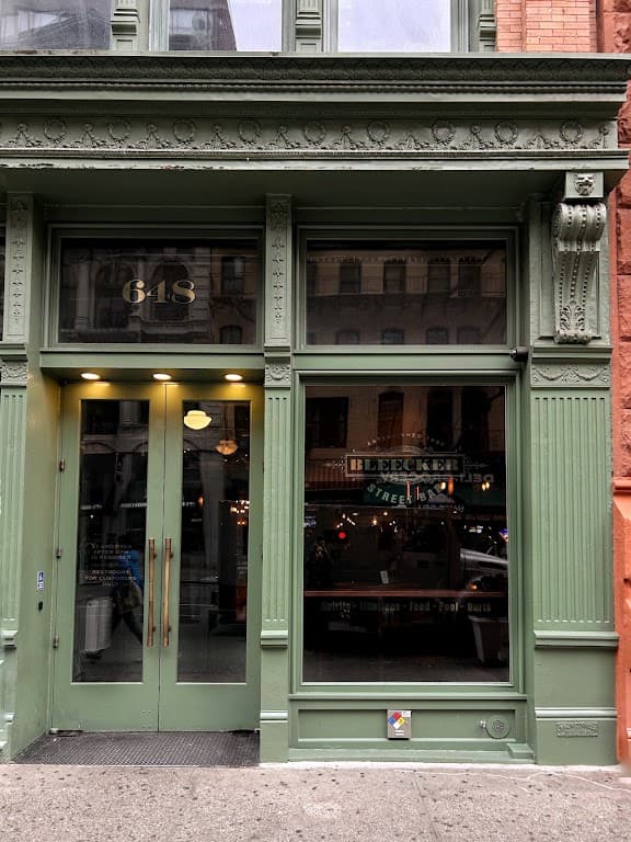 Bleecker Street Bar, a bar in West Village