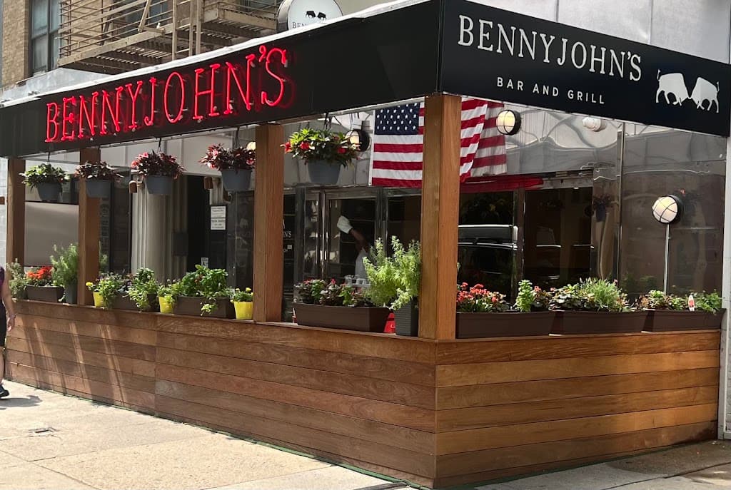 Benny John's Bar and Grill, Midtown bar