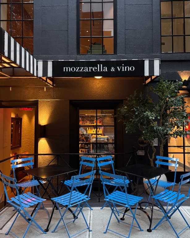 Mozzarella & Vino, Midtown bar