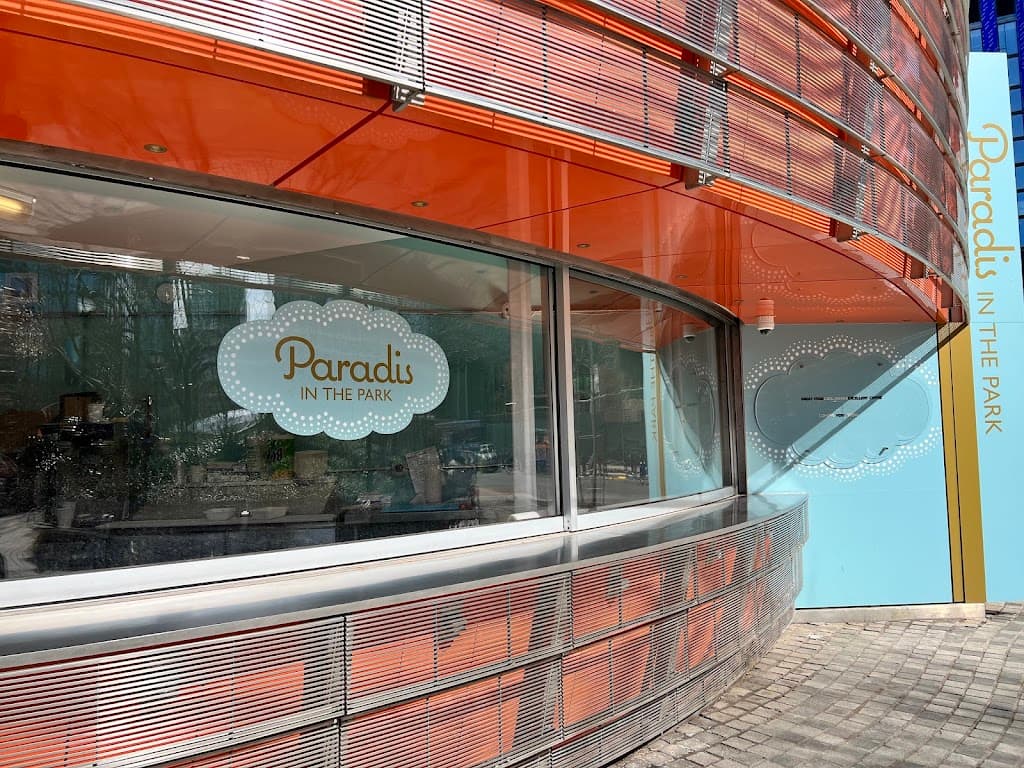Paradis in the Park, Chelsea bar