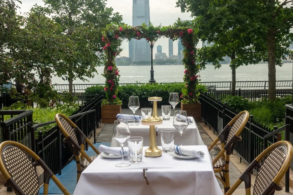 Mezze on the River, a bar in Financial District