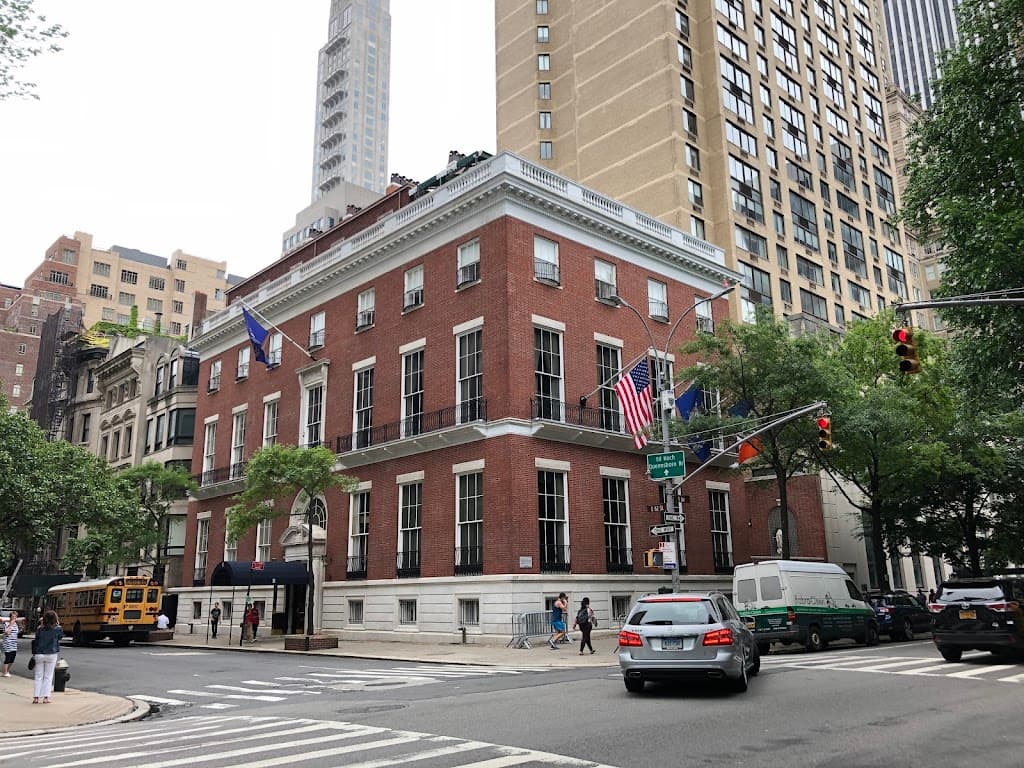 Knickerbocker Club, Upper East Side bar