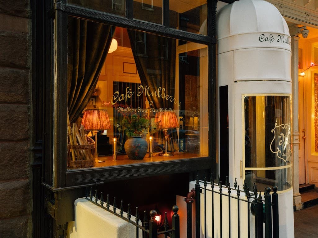 Café Mulberry, a bar in NoHo