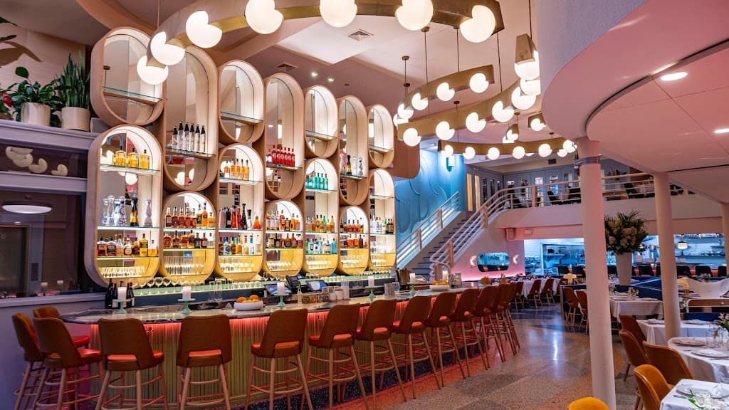 Monterey, Midtown bar