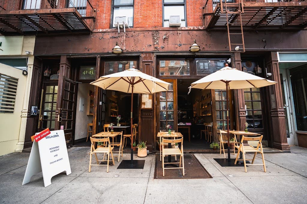 Sullaluna, West Village bar