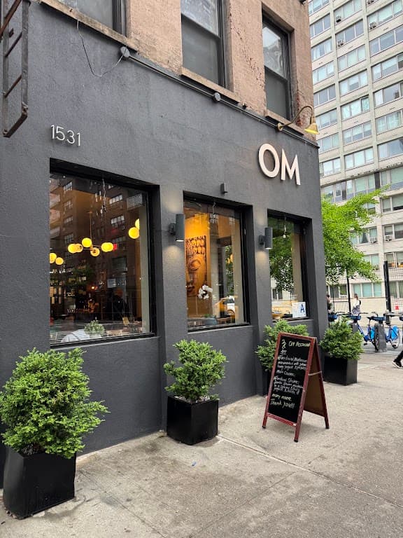 OM, Upper East Side bar