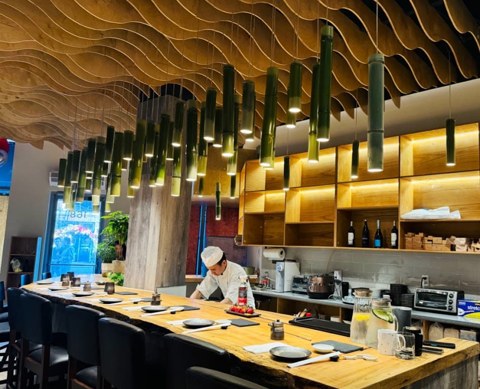 Sushi Tokoro the handroll bar, West Village bar