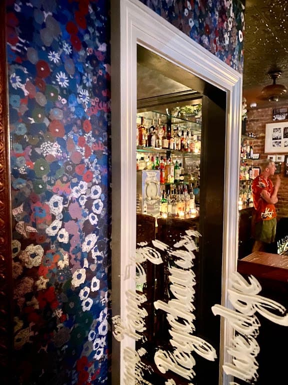 VICTORIA!, Lower East Side bar