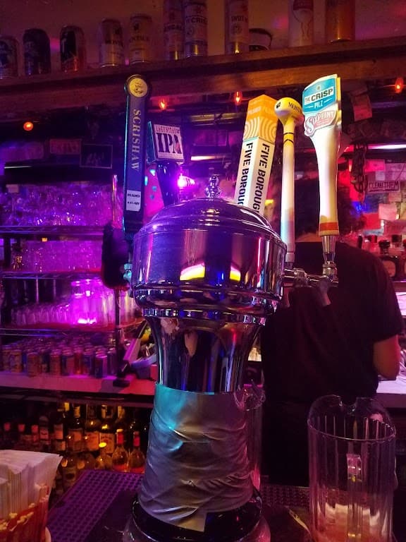 169 Bar photo 4