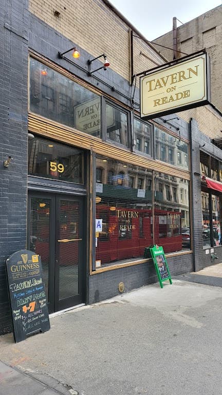 Tavern On Reade, a sports bar in Tribeca