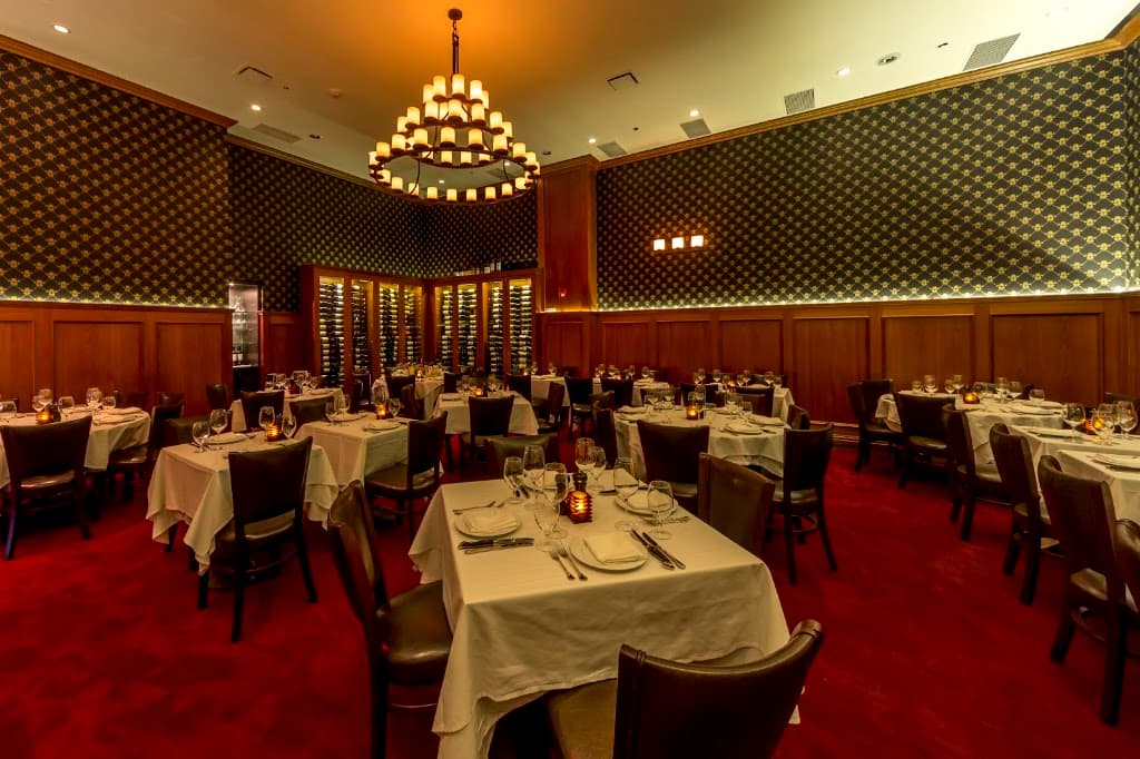 Royal 35 Steakhouse, Midtown bar
