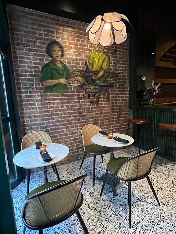 Valla Table, Hell's Kitchen bar