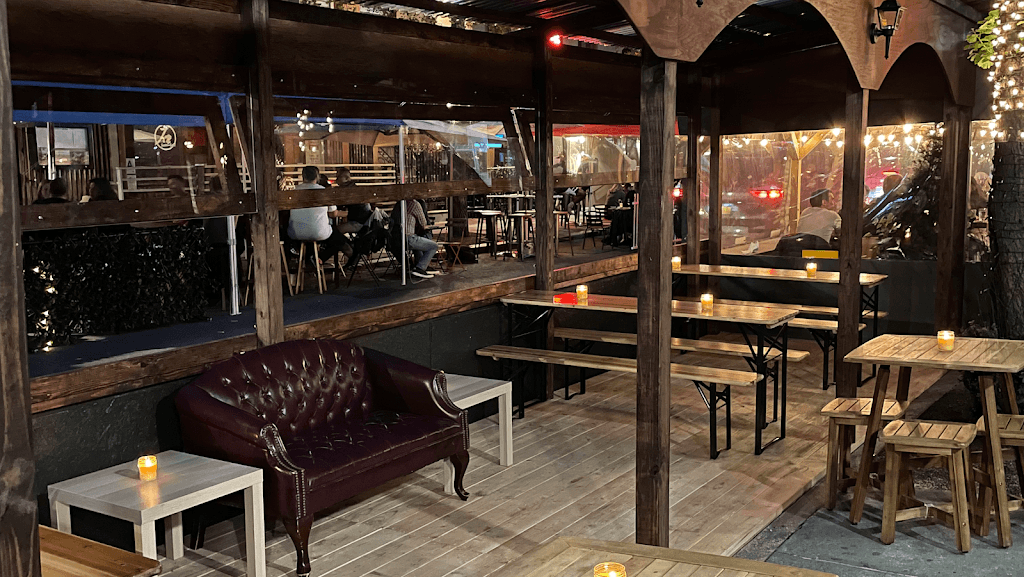 Deacon Brodie's Tavern, Hell's Kitchen bar