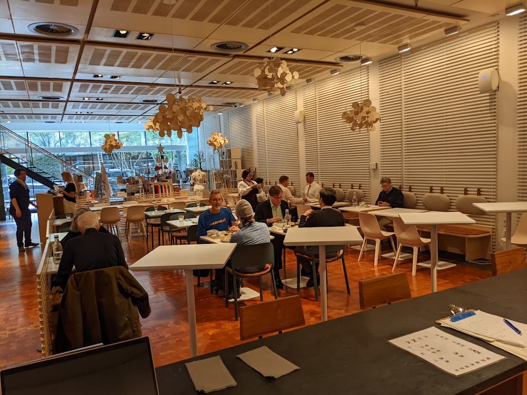 Björk Cafe & Bistro, Midtown bar
