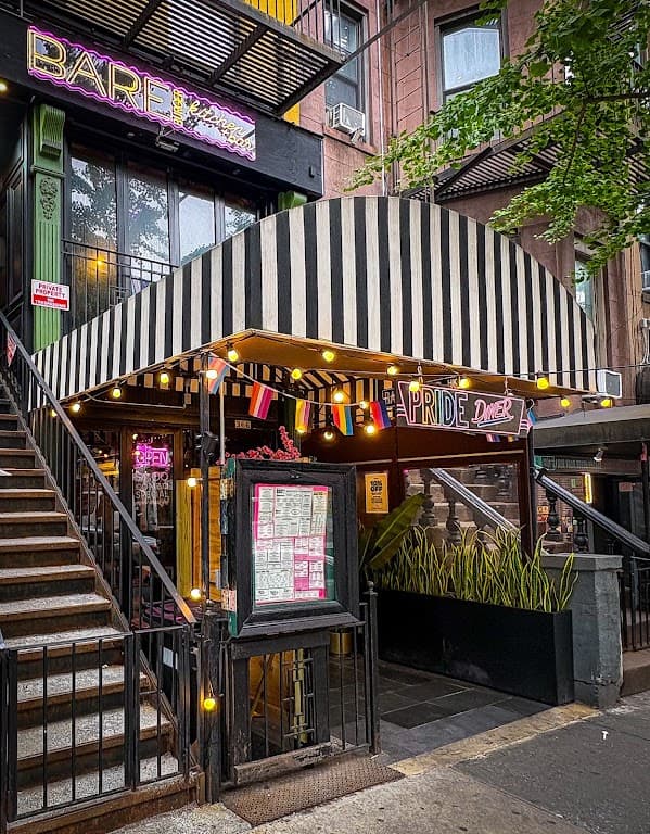 Bareburger, Hell's Kitchen bar