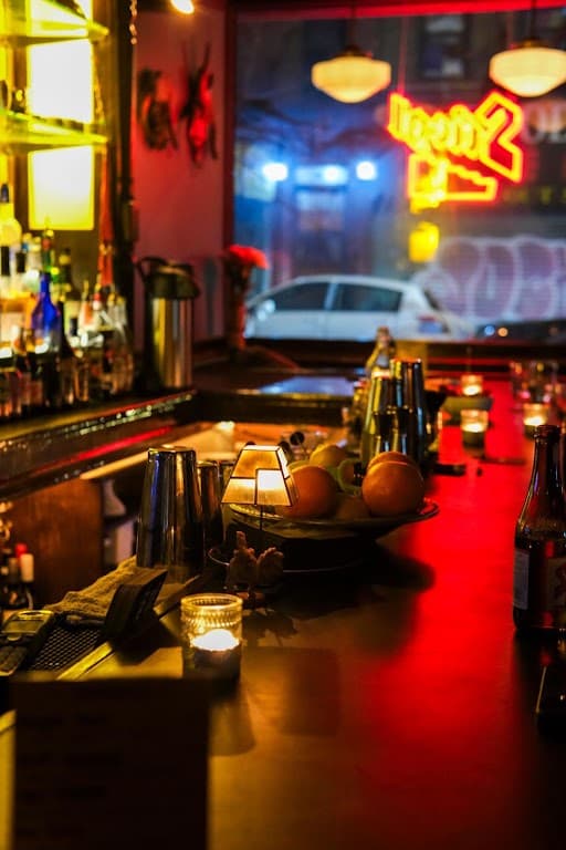 Bolzot, Lower East Side bar