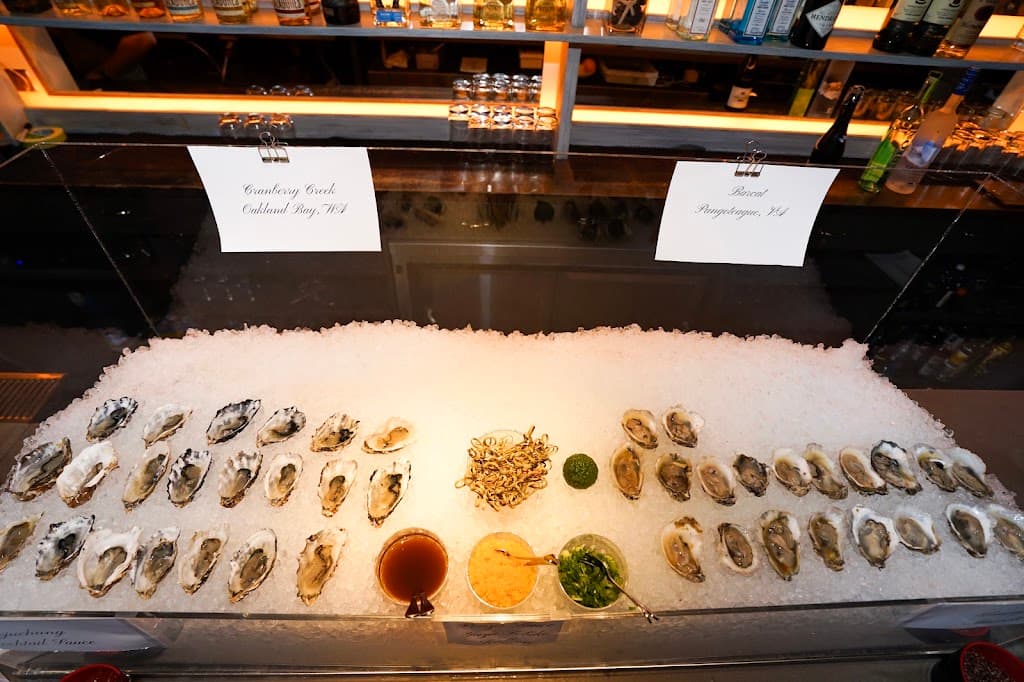 Ama Raw Bar East Village, East Village bar