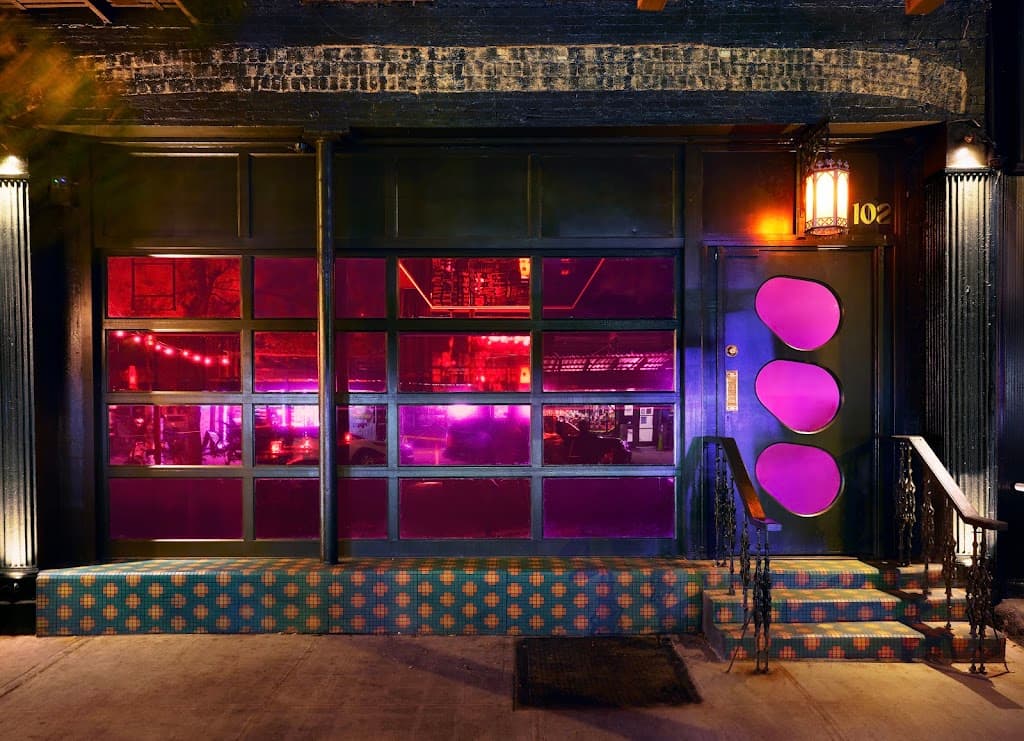 HiLot, East Village bar