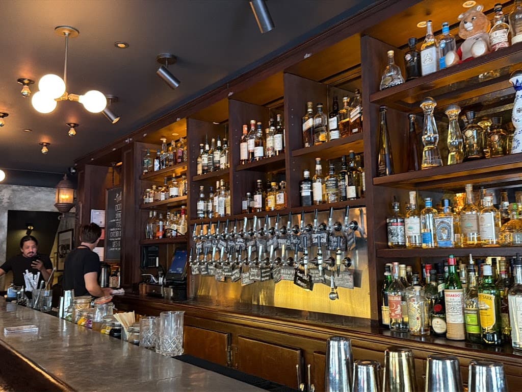 Ted's Corner Tavern, a cocktail bar in Murray Hill