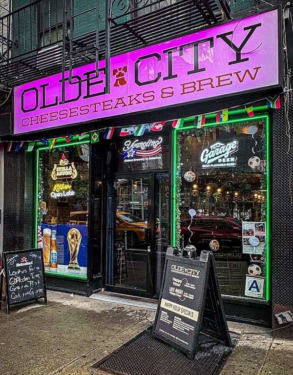 Olde City Cheesesteaks & Brew, Hell's Kitchen bar