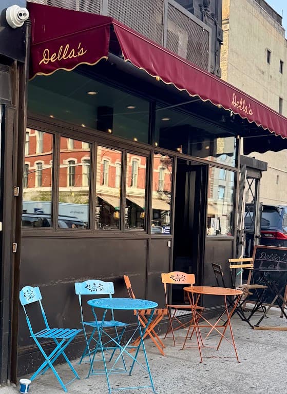Della's, a wine bar in Tribeca