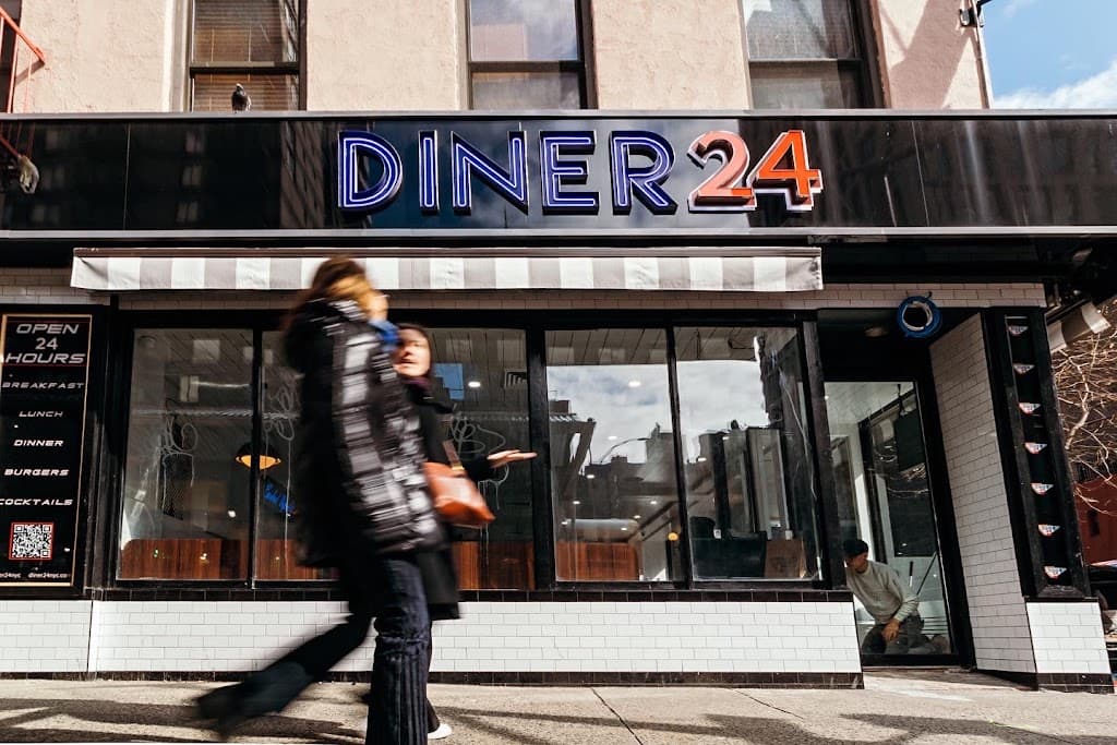 Diner 24 NYC, Gramercy bar