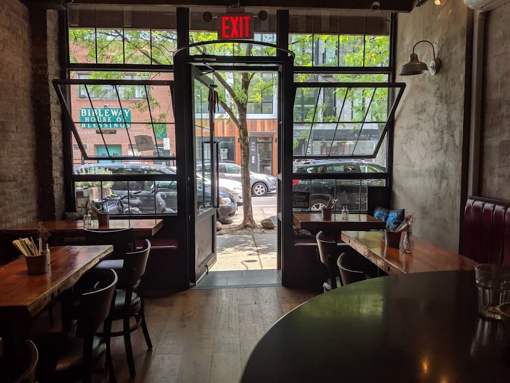 Luanne's Wild Ginger, Crown Heights bar
