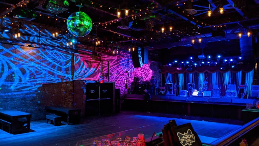 Brooklyn Bowl, Williamsburg bar