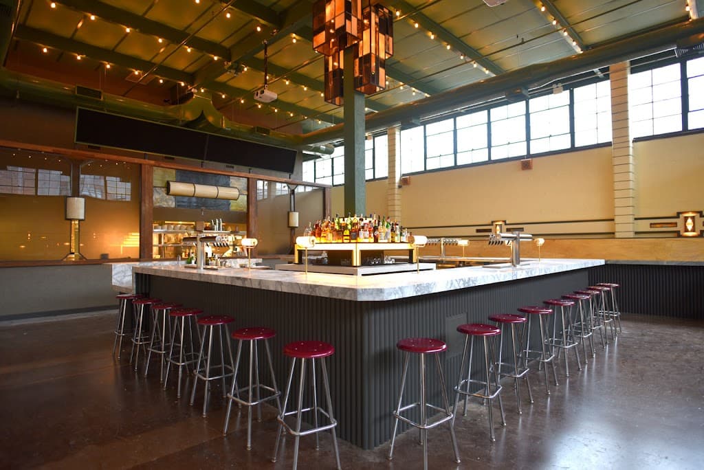 Syndicated Bar Theater Kitchen, a bar in East Williamsburg