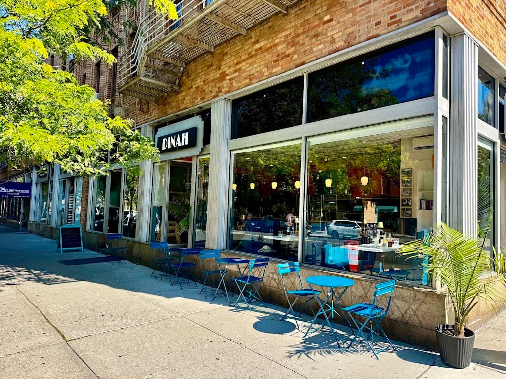 DINAH, a bar in Brooklyn Heights