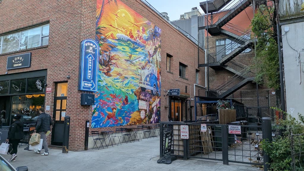 Bondi Sushi, a bar in Williamsburg