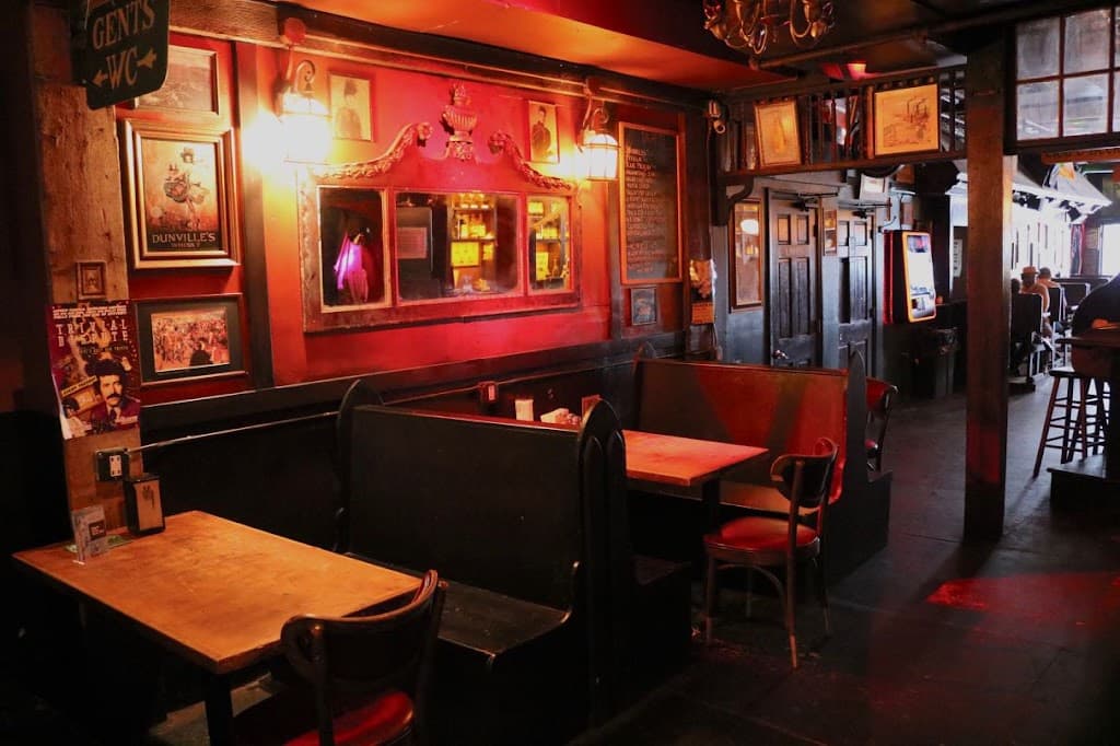 The Charleston, Williamsburg bar