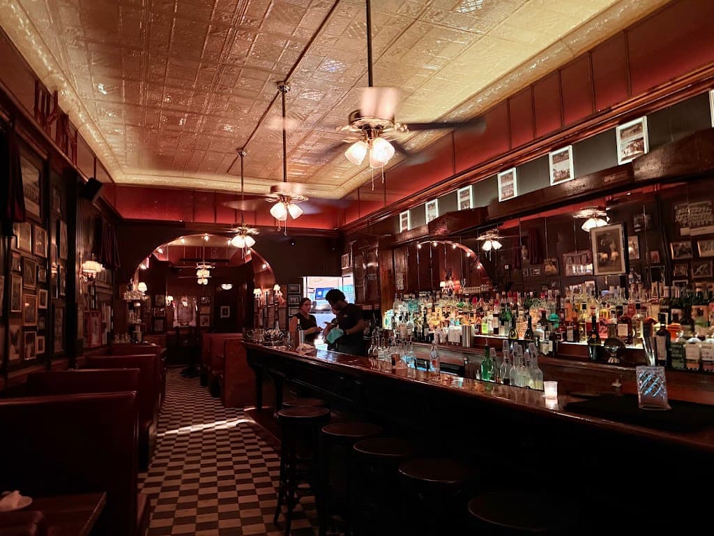 Jr & Son, East Williamsburg bar