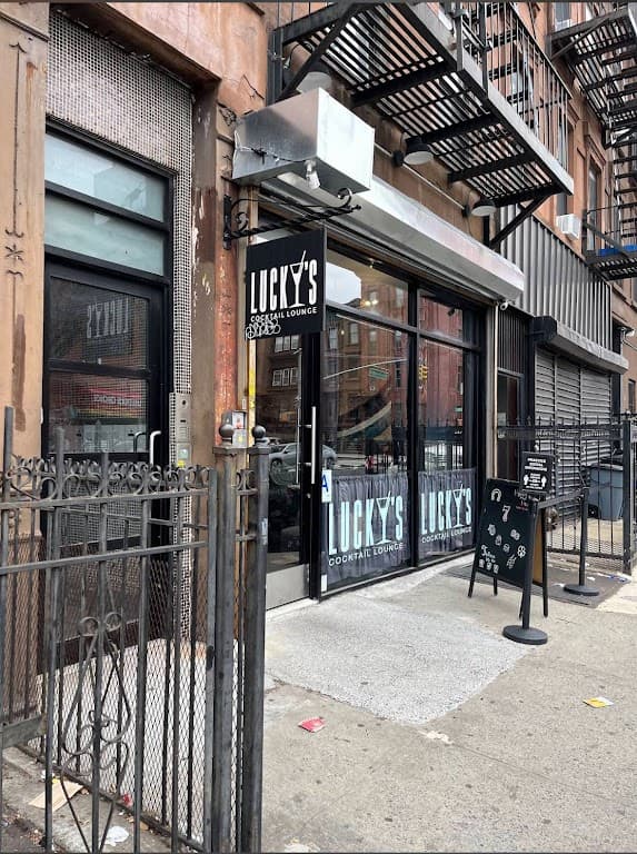 Lucky's Cocktail Lounge, a bar in Bed-Stuy