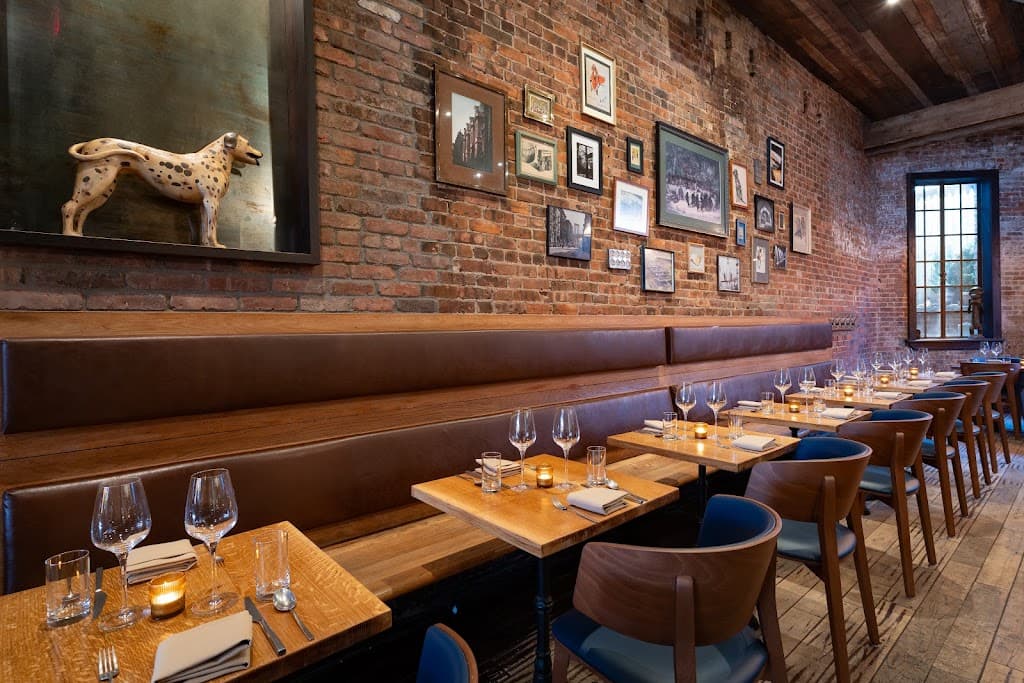 Confidant, Brooklyn Heights bar