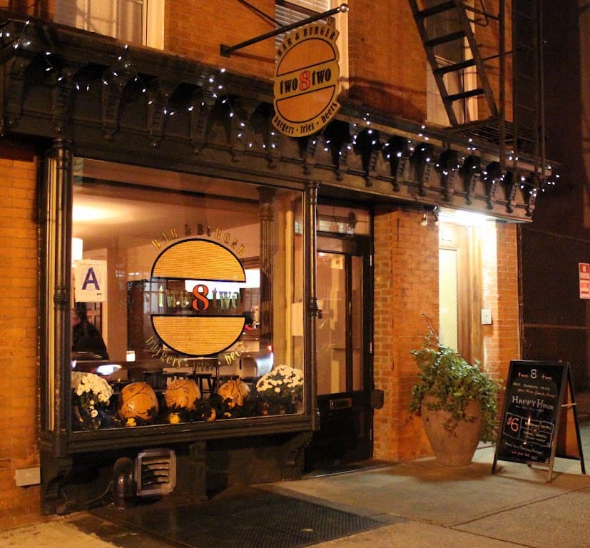 two8two Bar & Burger, a bar in Boerum Hill